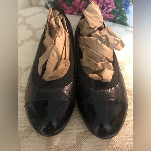 Bruno Magli cap toe ballet flats - Picture 3 of 9